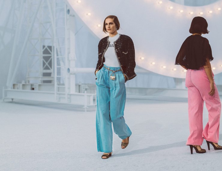 Джинси яскравих відтінків 2021