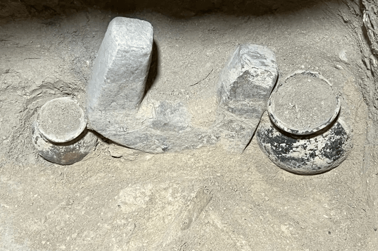 Миштеко-сапотецкая гробница, Сан-Хуан-Икскакиштла, мексиканская археология, мезоамериканская цивилизация, классический мезоамериканский период, находка древнего захоронения