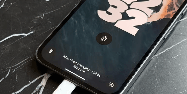 Смартфон на зарядке