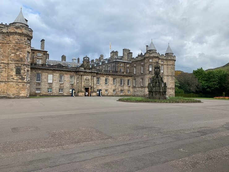 холируд, эдинбург, резиденция монархов