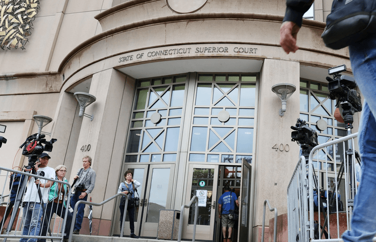 Суд, журналисты, пресса, СМИ, адвокат, иск