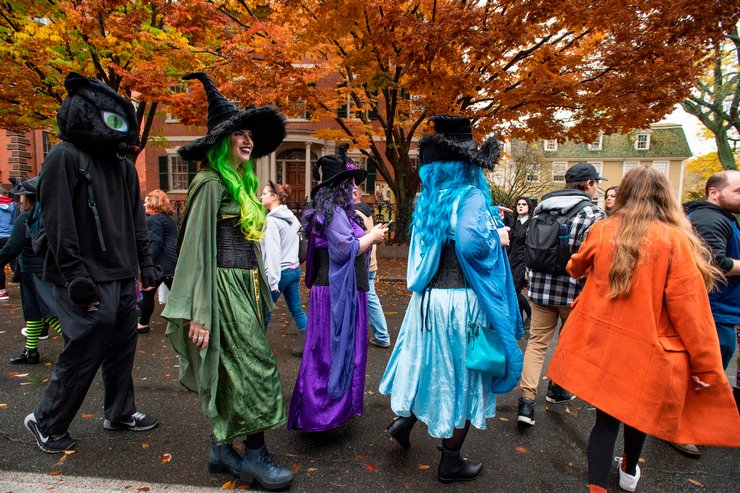 Праздник Хэллоуин, традиция, история, костюмы, фото