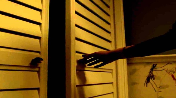 Шкаф, шкаф в комнате, тайная комната, скрытое помещение, шкаф с секретом, соцсети, иллюстративное фото, неожиданная находка,