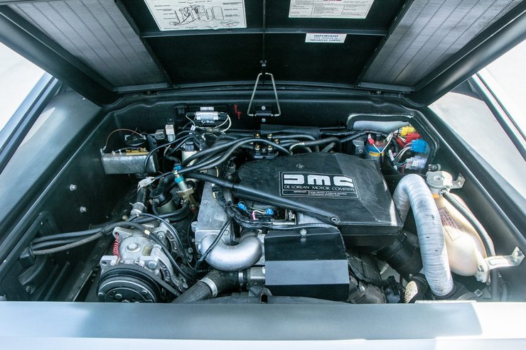 DeLorean DMC-12, DeLorean DMC-12 1981, авто из фильма назад в будущее, делореан дмс-12, купить делореан
