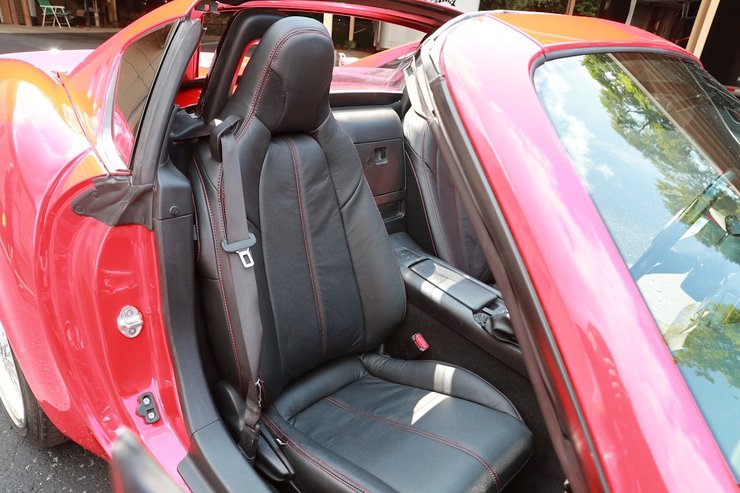 салон Mazda MX-5
