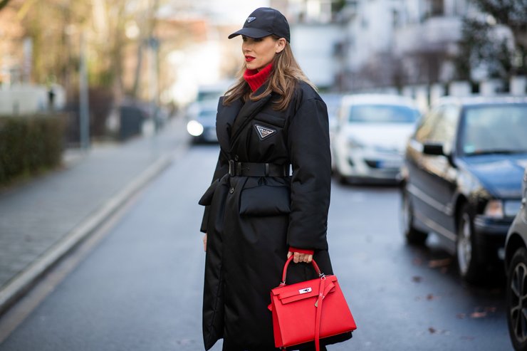 модный черный пуховик фото