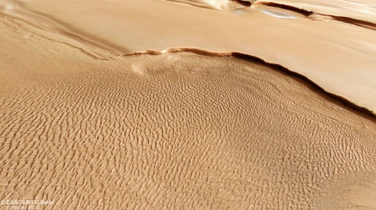 Дюни та лід на Марсі