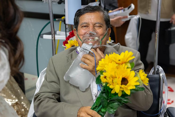 Отец за несколько дней до смерти приехал на свадьбу дочери, необычная церемония бракосочетания в больнице, брак, курьезы, фото, США