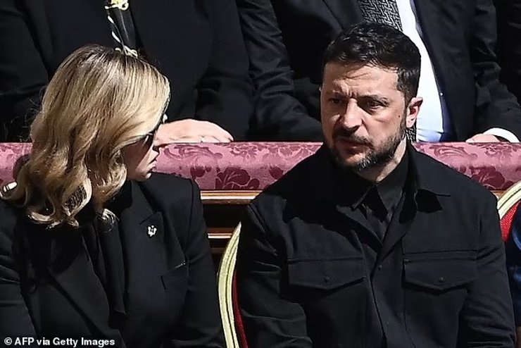 Владимир Зеленский и Елена Зеленская на похоронах Папы Римского на похоронах Папы Римского