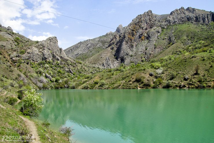 озеро в крыму, горное озеро в крыму, изумрудное озеро