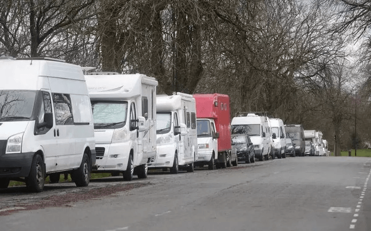 Город караванов, трейлеры, автофургон, дом на колесах, дорогой района города, караван, дешевое жилье, высокая арендная плата