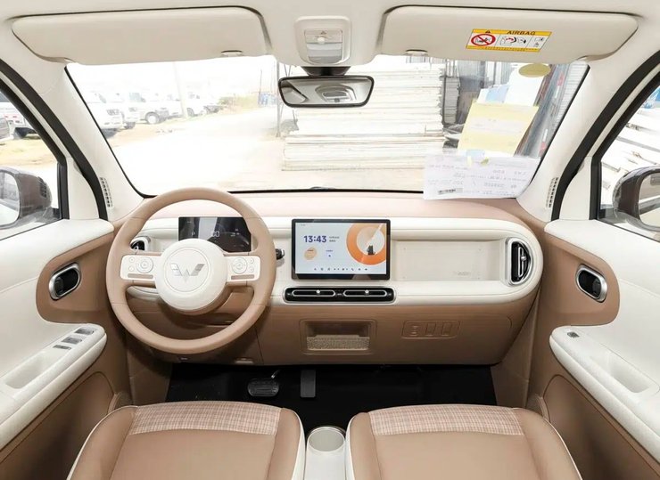 Салон Wuling Hongguang Mini EV