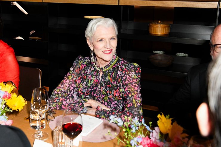 Мэй Маск в образе от Darja Donezz