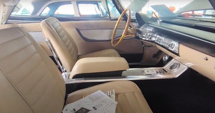 Салон Chrysler 300F