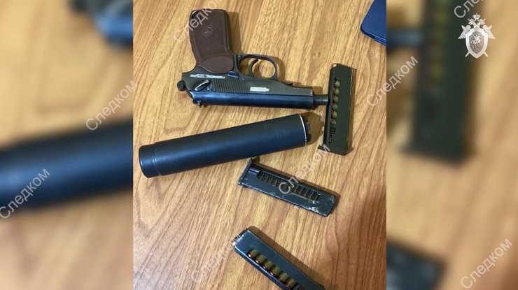 Пистолет с глушителем