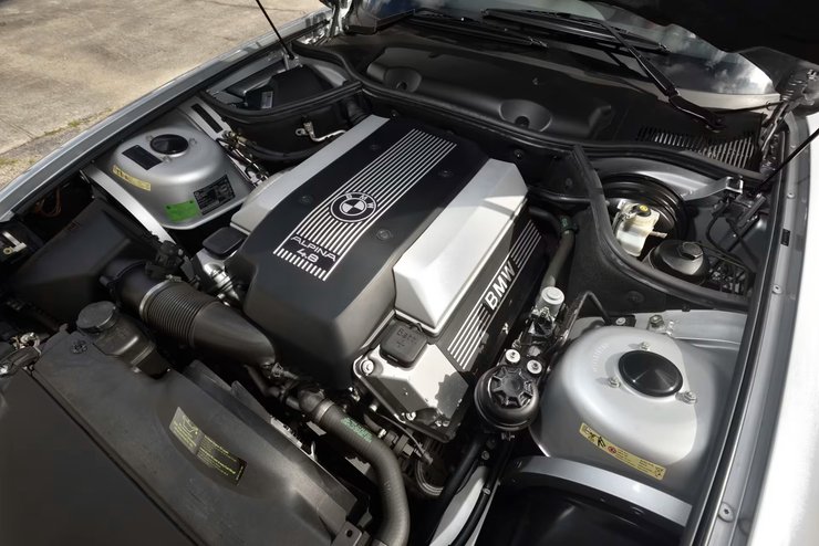 Спорткар оснащен 375-сильным V8