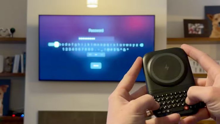 Повербанк и клавиатура Clicks Power Keyboard