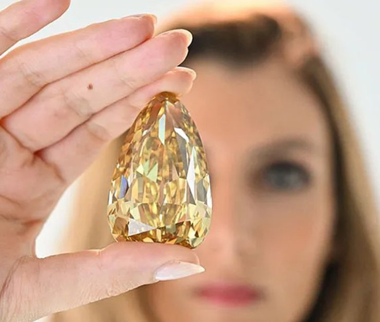 Історія алмазу "Незрівнянний" або ж The Incomparable вважається однією з найнезвичайніших у світі дорогоцінних каменів