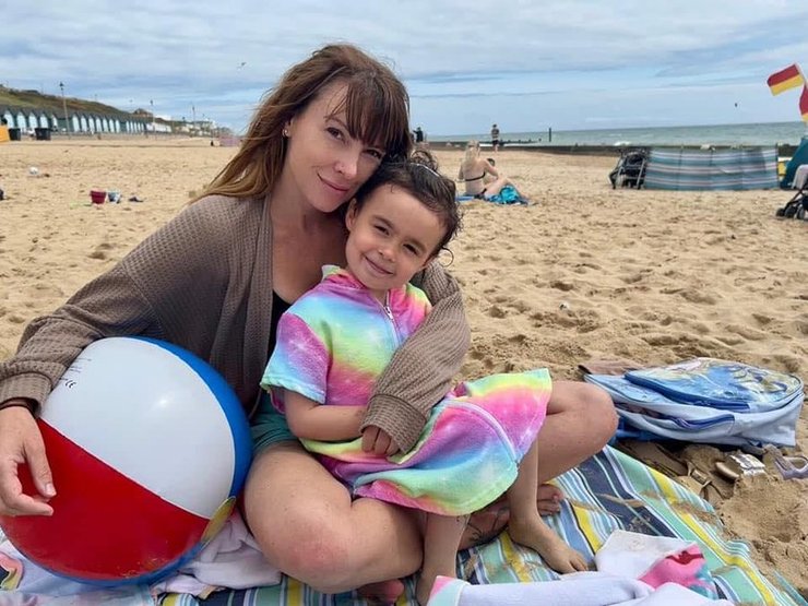 Подія в Британії, курйоз в Британії, мати-одиничка, ім'я Кхалісі