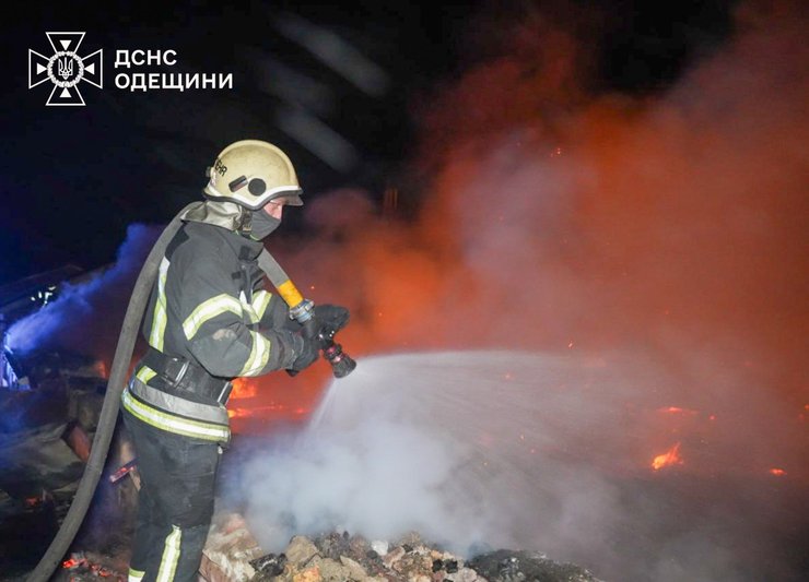 обстріл України, обстріл Одеської області, пожежа в Одеській області, наслідки атаки, ліквідували пожежу