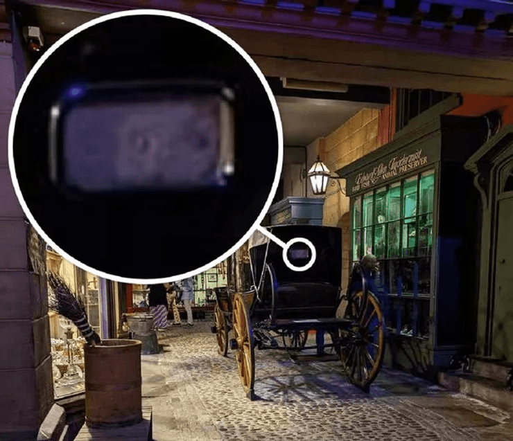 Обличчя примари, примарне обличчя, карета, старовинна карета, музей, вікторіанська вулиця, паранормальне,