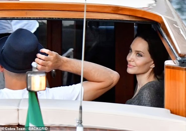 Анджеліна Джолі, венеція, фотосесія, боса Анджеліна Джолі