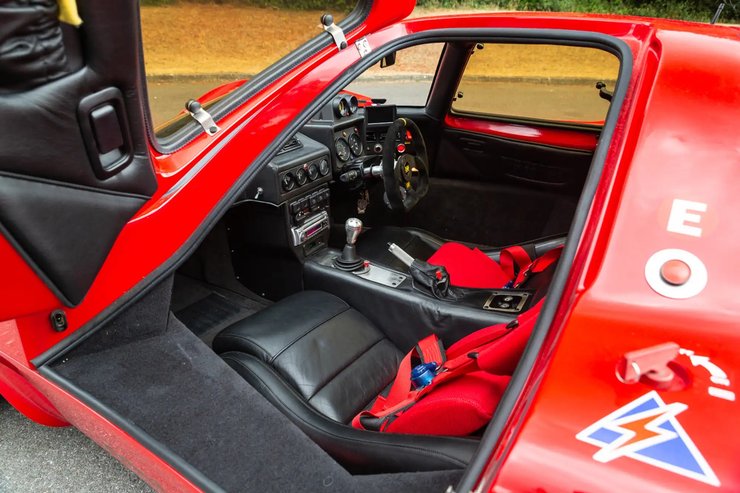 Салон МакЛарен М6