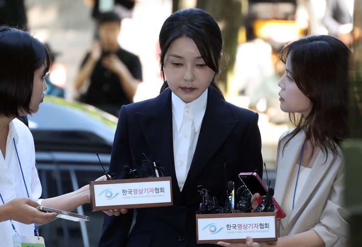 кім кон хі перша леді південної Кореї суд