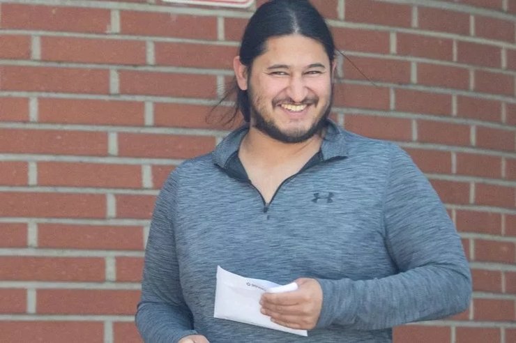 Эдвин Кастро, победитель лотереи, стал миллионером, выиграл 2 млрд, большие траты, роскошная жизнь, совершил ошибку,