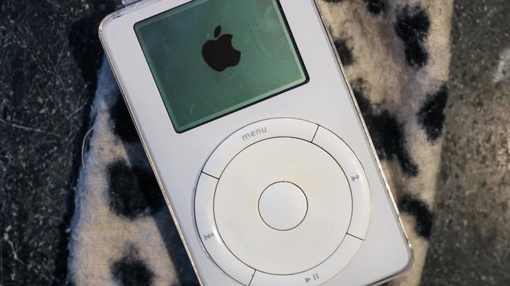 перший ipod 2001 року