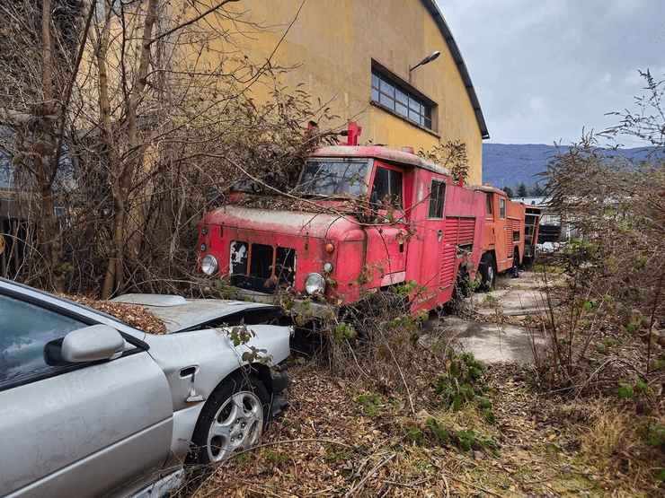 покинутий автопарк