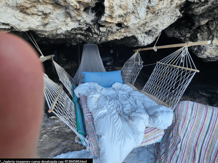 жив у печері, житло в печері, гамак, гамак у печері, підвісне ліжко