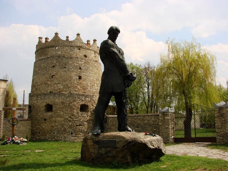 Діячі УНР вважали повстання Устима Кармалюка передвісником боротьби, яку вони вели за національне звільнення