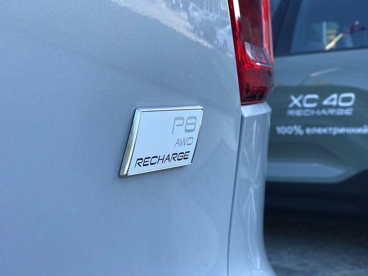 електричний кросовер, шильдик Volvo XC40 Recharge