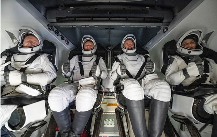 астронавти