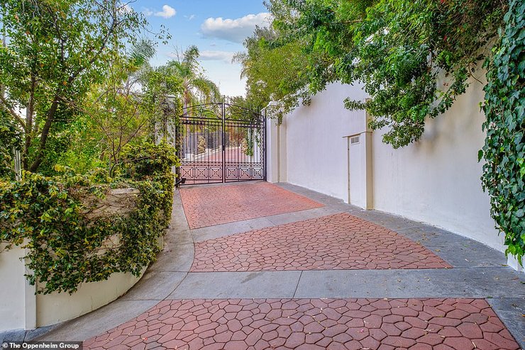 голливудский особняк, дом элизабет тэйлор, дом принса, недвижимость, дом с бомбоубежищем