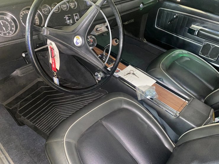 Plymouth Hemi Superbird продается на eBay