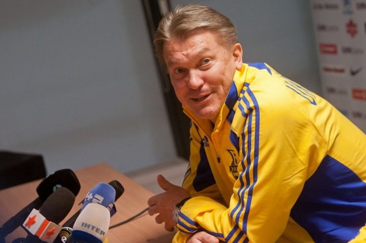 Олег Блохин дает интервью журналистам перед матчем сборной Украины