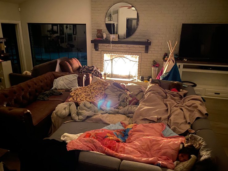 техас, жителі намагаються зігрітися, аномальний холод — фото