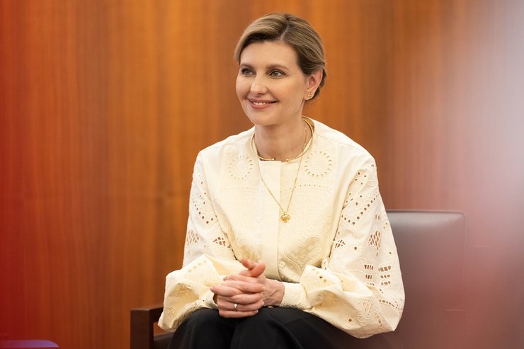 елена зеленская, образ елены зеленской, стиль елены зеленской, наряды елены зеленской, елена зеленская вышиванка, елена зеленская южная корея