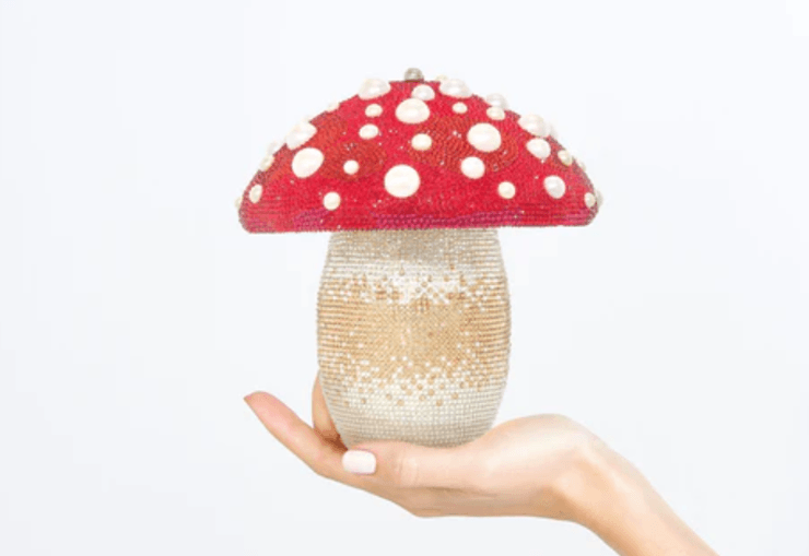 Фото: judith leiber Сумочка в виде мухомора