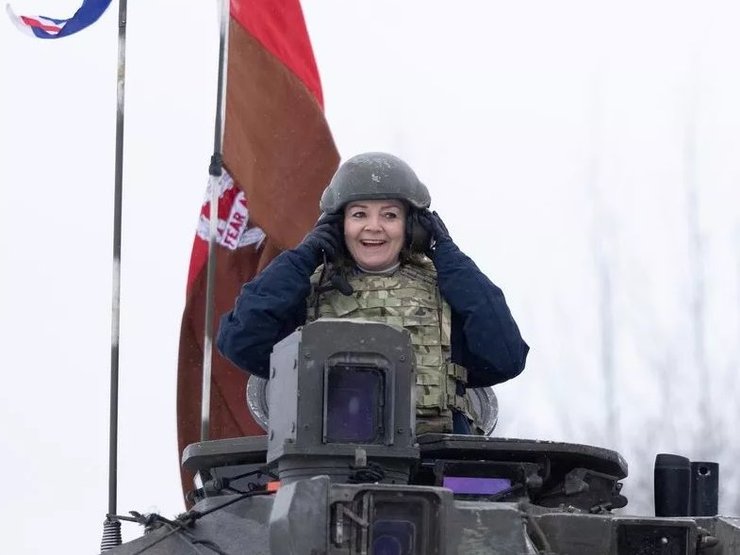 Лиз Трасс, Лиз Трасс на танке