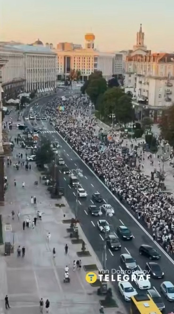 фото колоны на акции протеста в Киеве 31 июля