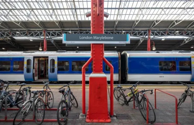 Женщина сменила имя на название вокзала, железная дорога, станция, работа, юбилей станции, смена имени, документы,