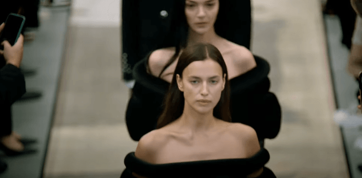 Ірина Шейк у показі Burberry