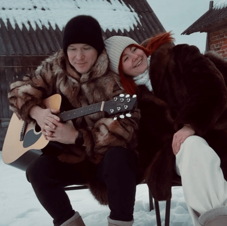 Пара в деревне Пара купила дом в деревне