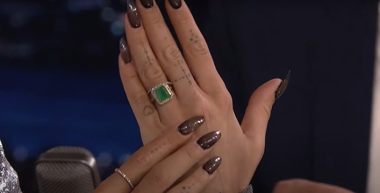 Tonight Show, рита ора, тайка вайтити, джимми фэллон, свадьба рита ора, обручальное кольцо