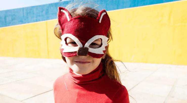 Дівчина в масці лисиці, теріантропи, костюм тварини, короткі шорти, маска лисиці, падчерка, зведена сестра, поганий приклад