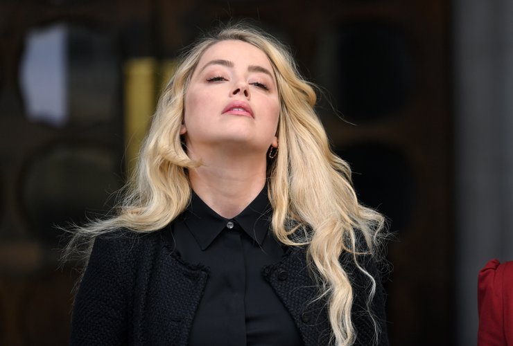 Эмбер Херд представила в суде видео, на котором нетрезвый Джонни Депп ломает кухню