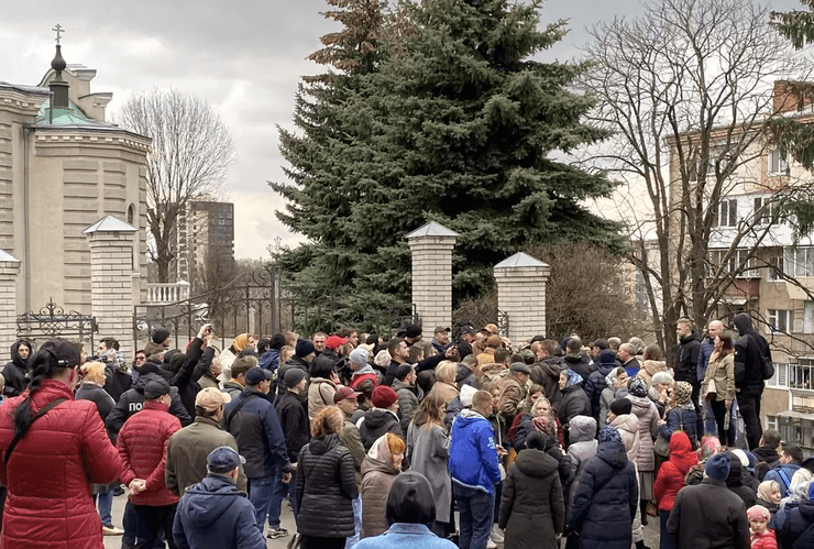 Протесты возле храма в Хмельницком